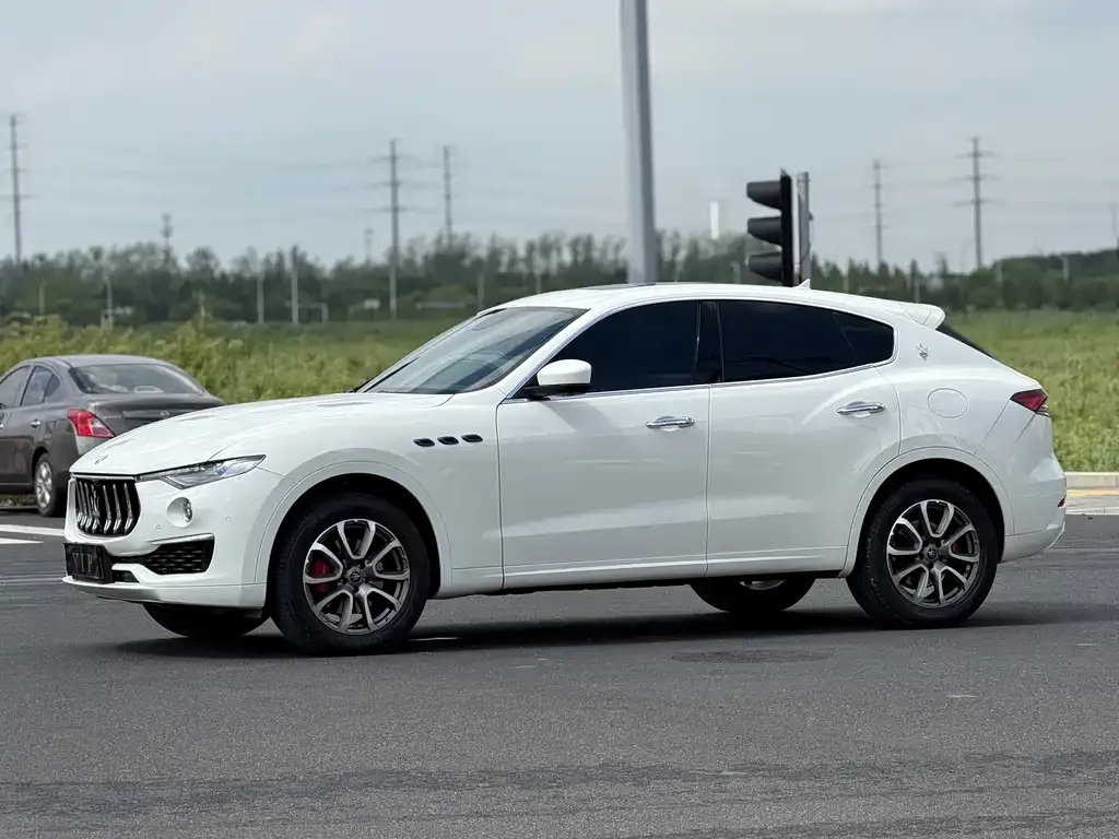 Maserati Levante — фото 6