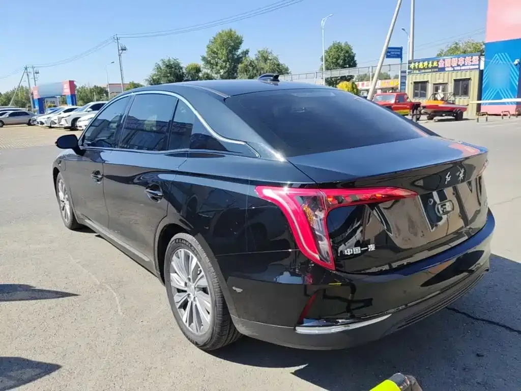 Hongqi E-QM5 — фото 2