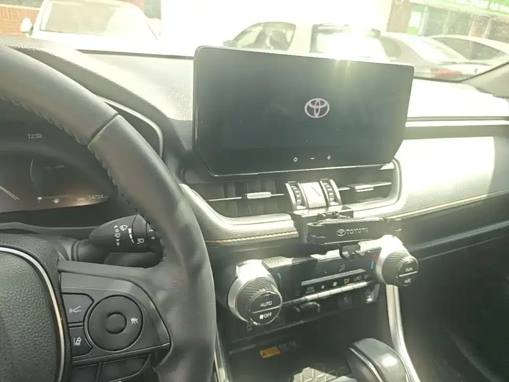 Toyota RAV4 — фото 6