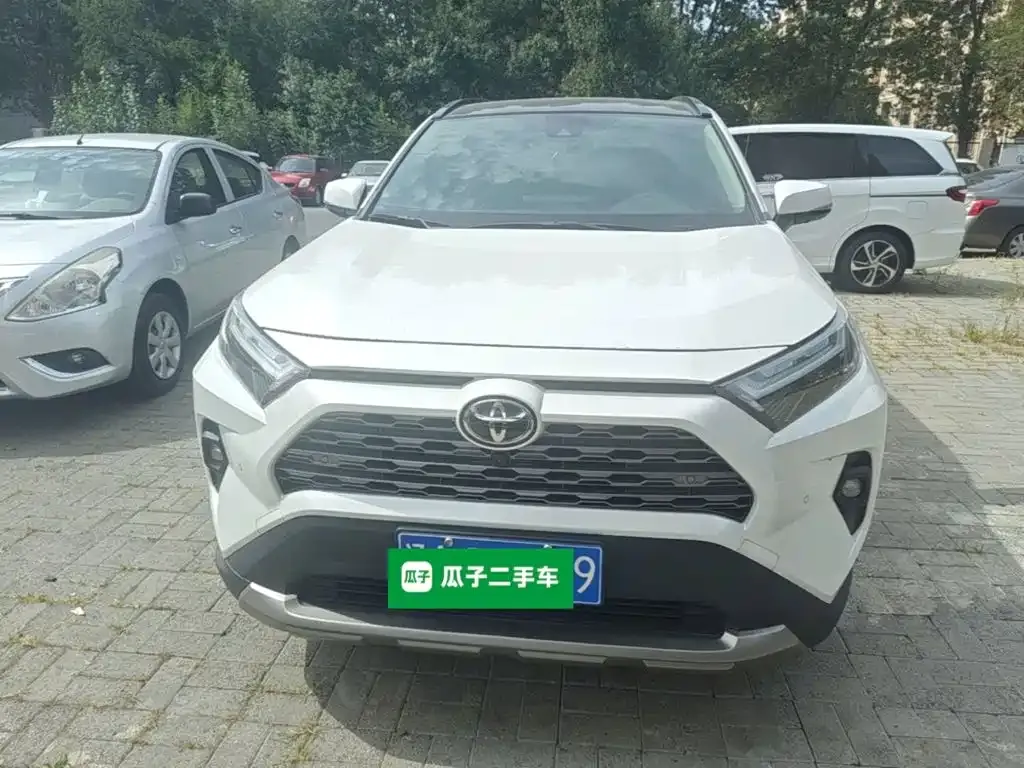 Toyota RAV4 — фото 7