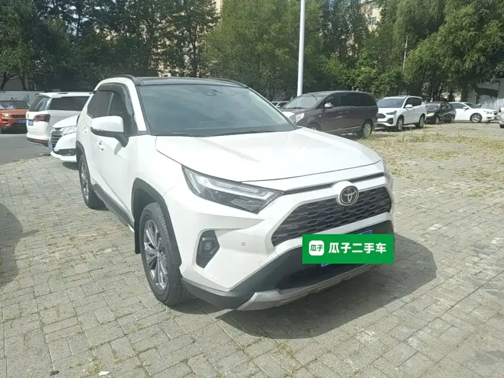 Toyota RAV4 — фото 8