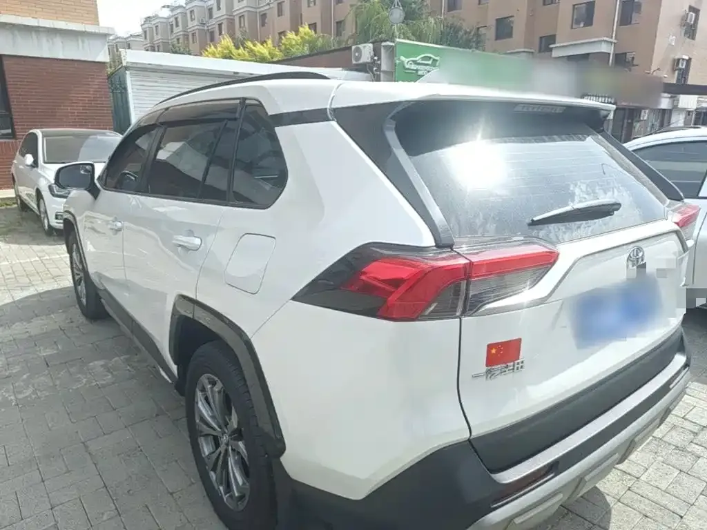 Toyota RAV4 — фото 9
