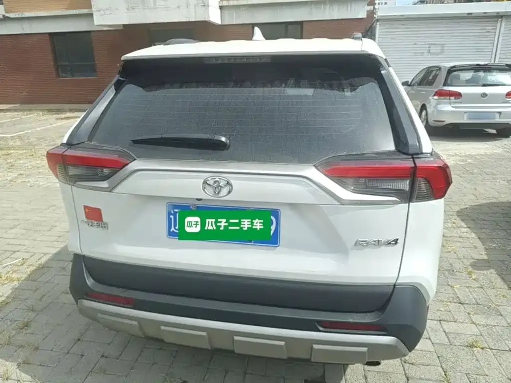 Toyota RAV4 — фото 3