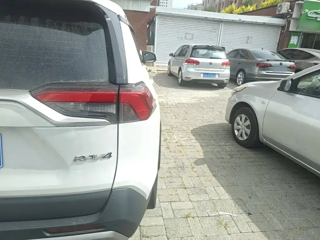 Toyota RAV4 — фото 10