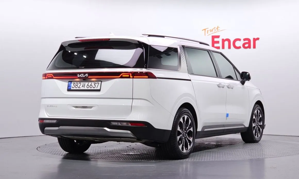 Kia Carnival — фото 10