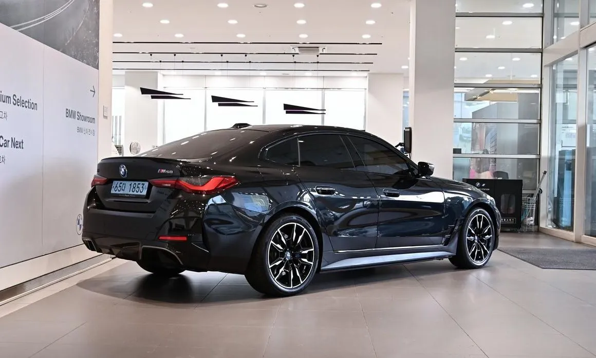 BMW i4 — фото 3