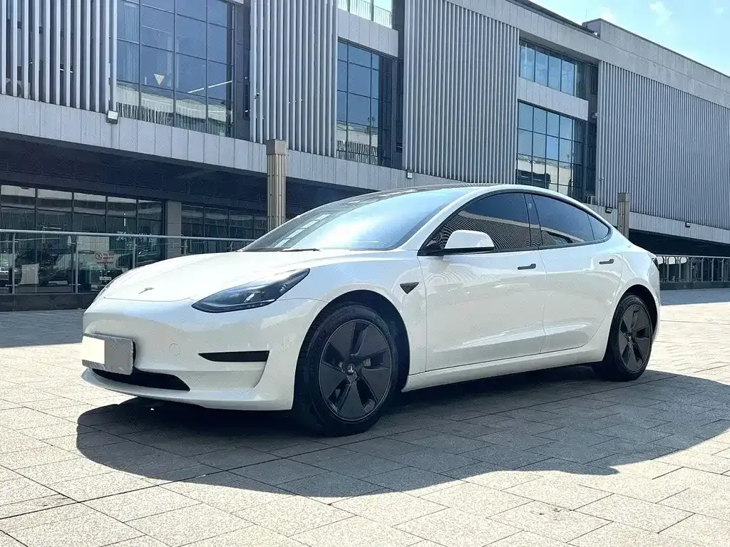 Tesla Model 3 — фото 1