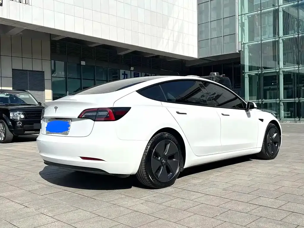 Tesla Model 3 — фото 8