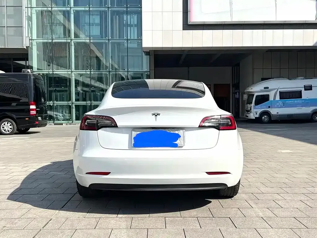 Tesla Model 3 — фото 3