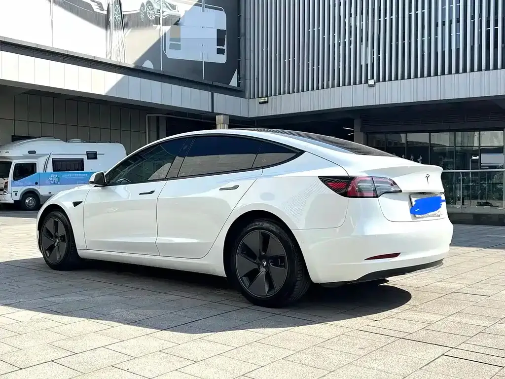 Tesla Model 3 — фото 4