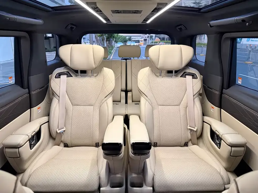 Toyota Alphard — фото 9