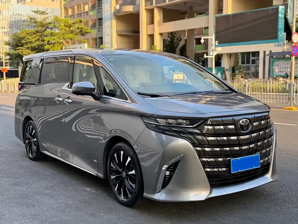 Toyota Alphard — фото 8