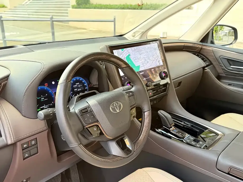 Toyota Alphard — фото 6