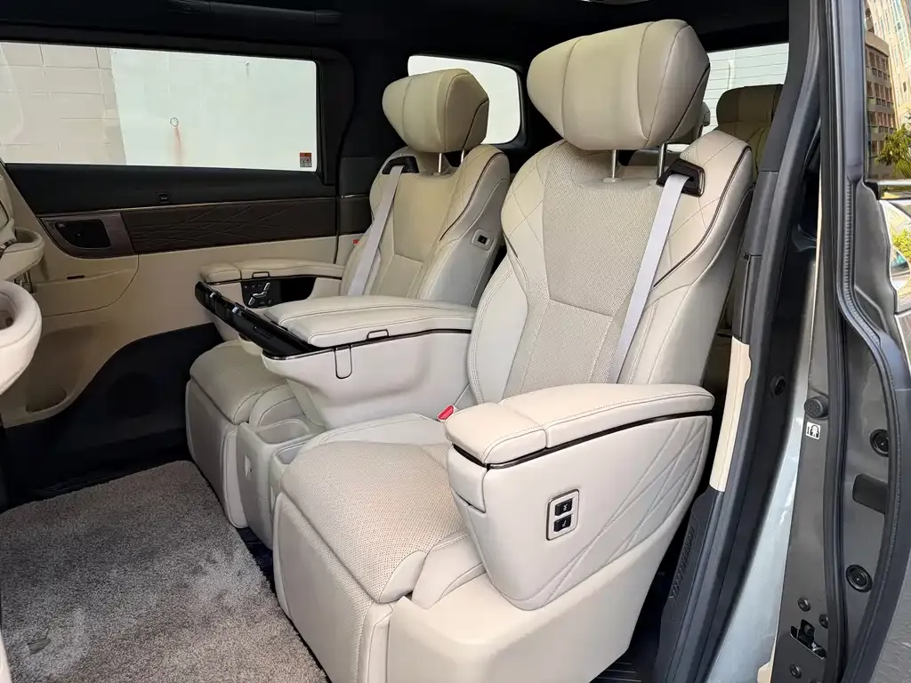 Toyota Alphard — фото 3