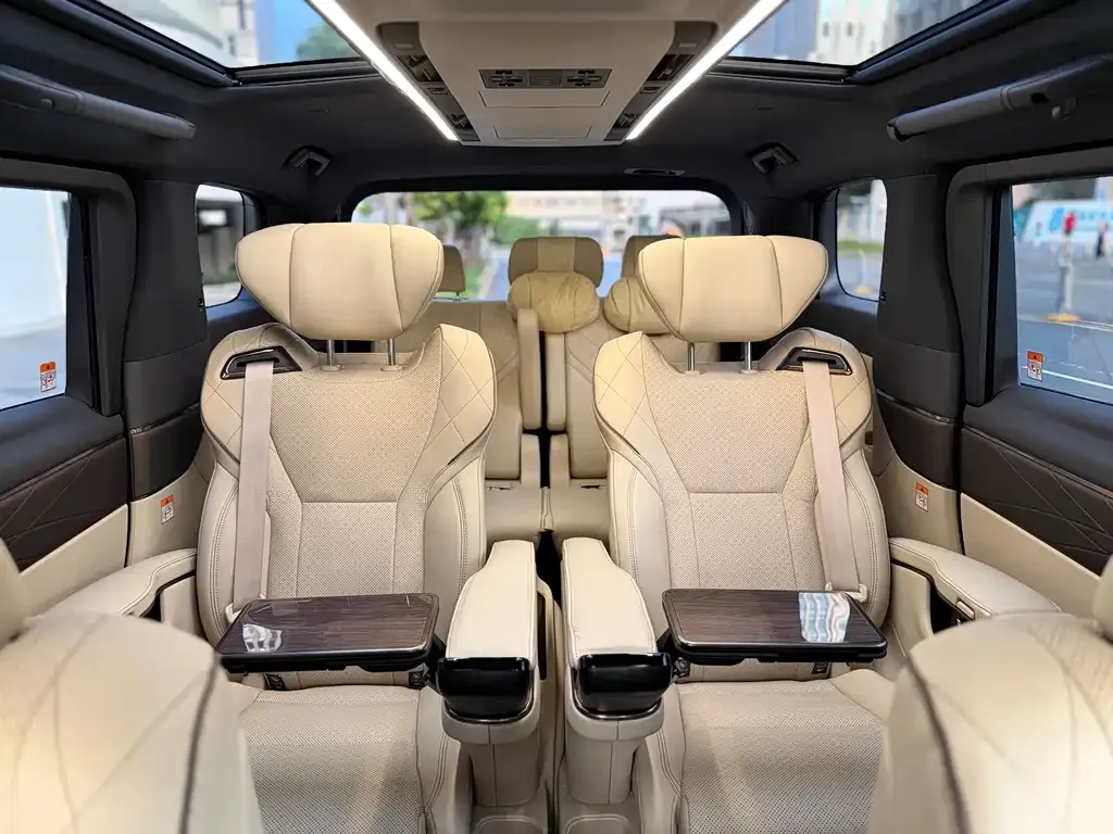Toyota Alphard — фото 2