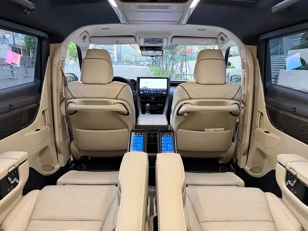 Toyota Alphard — фото 5