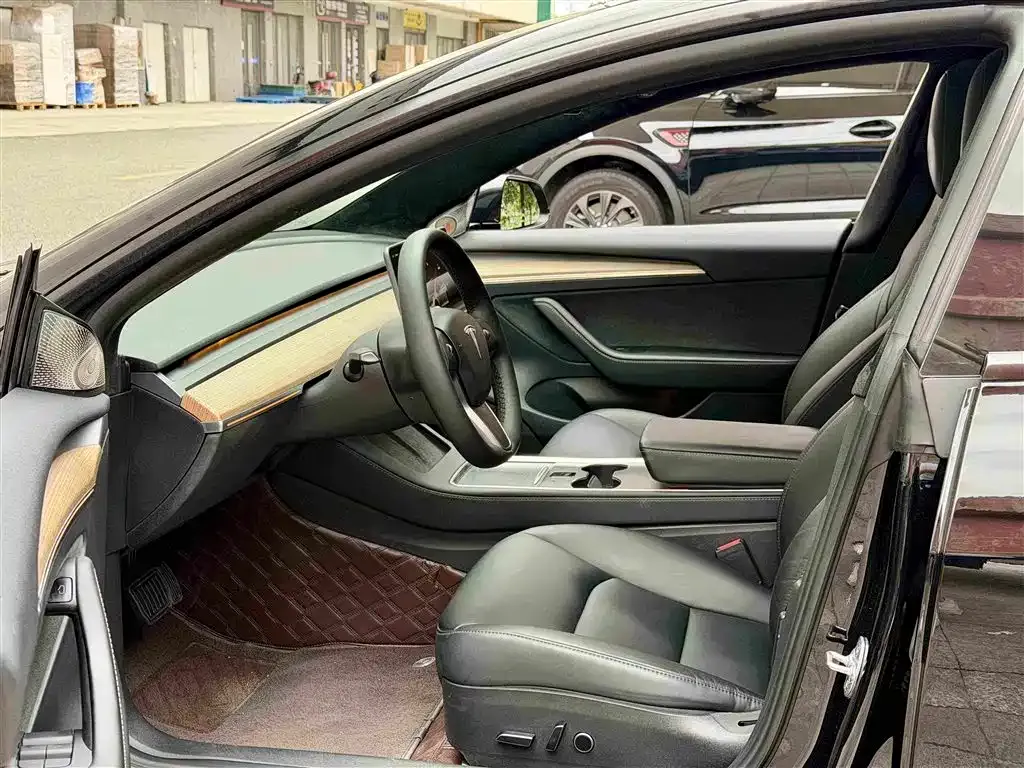 Tesla Model 3 — фото 6