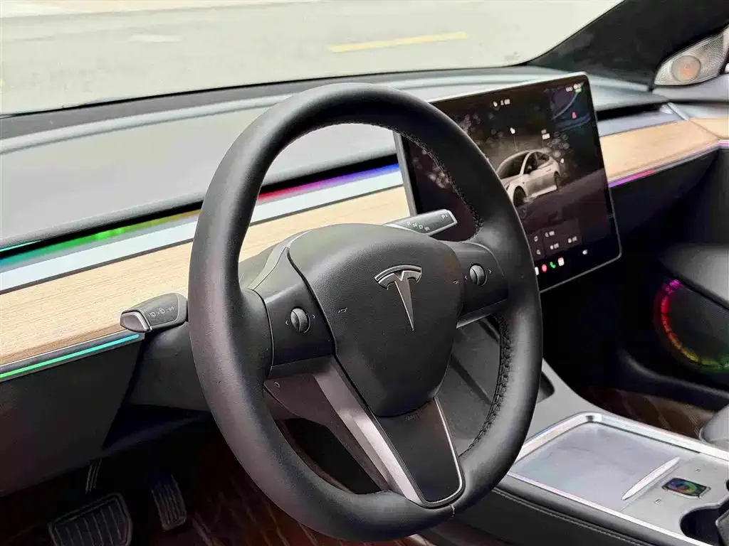 Tesla Model 3 — фото 5