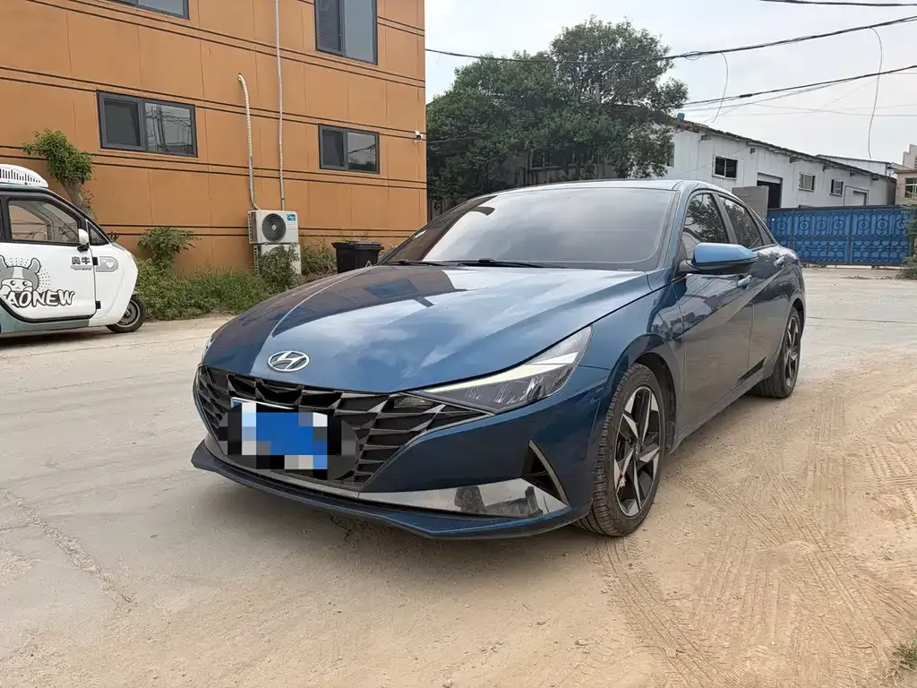 Hyundai Elantra — фото 1