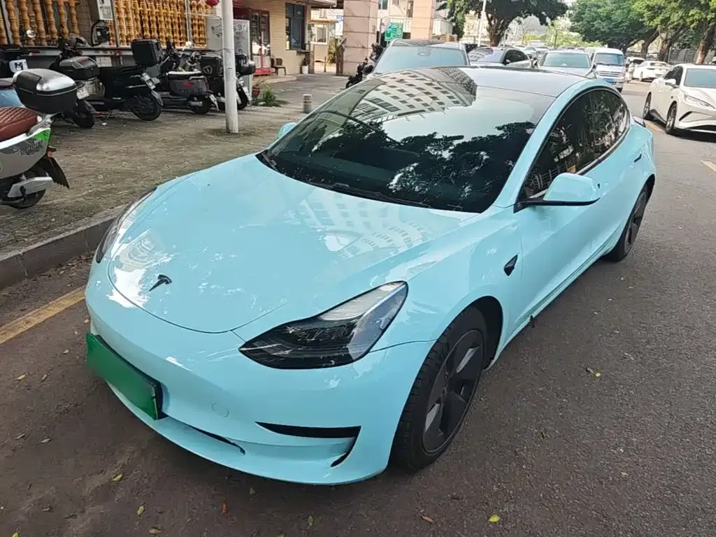 Tesla Model 3 — фото 1