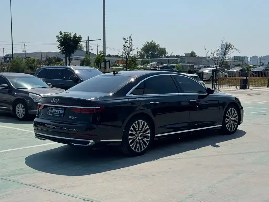 Audi A8 — фото 3