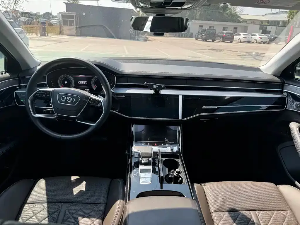 Audi A8 — фото 4