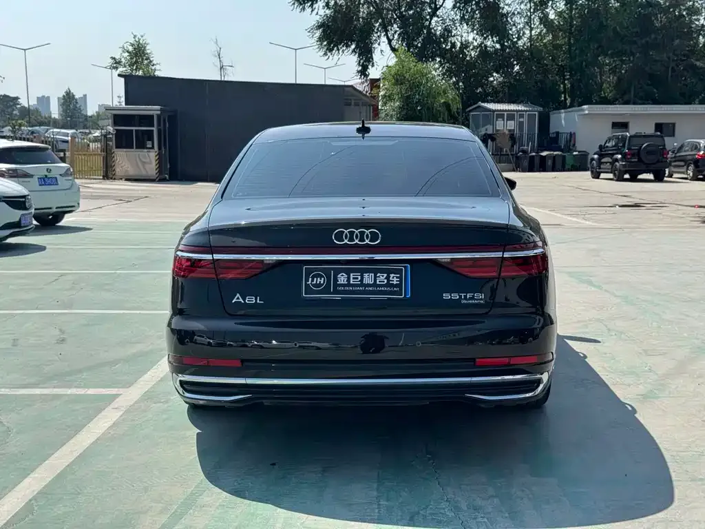 Audi A8 — фото 10