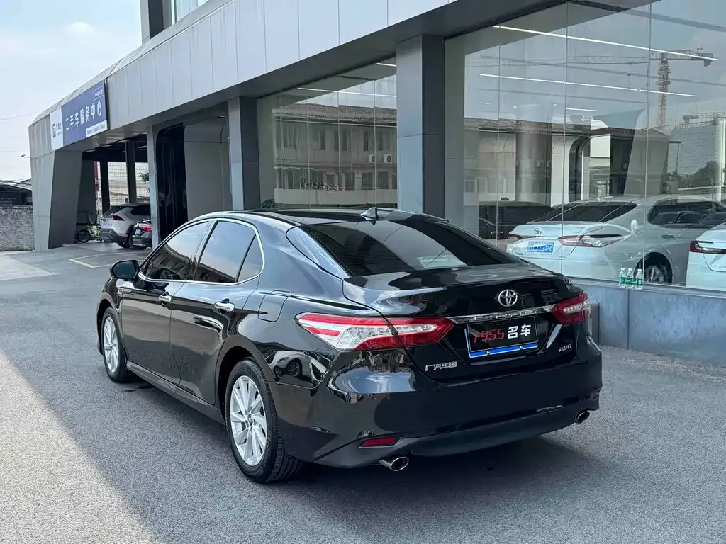 Toyota Camry — фото 6