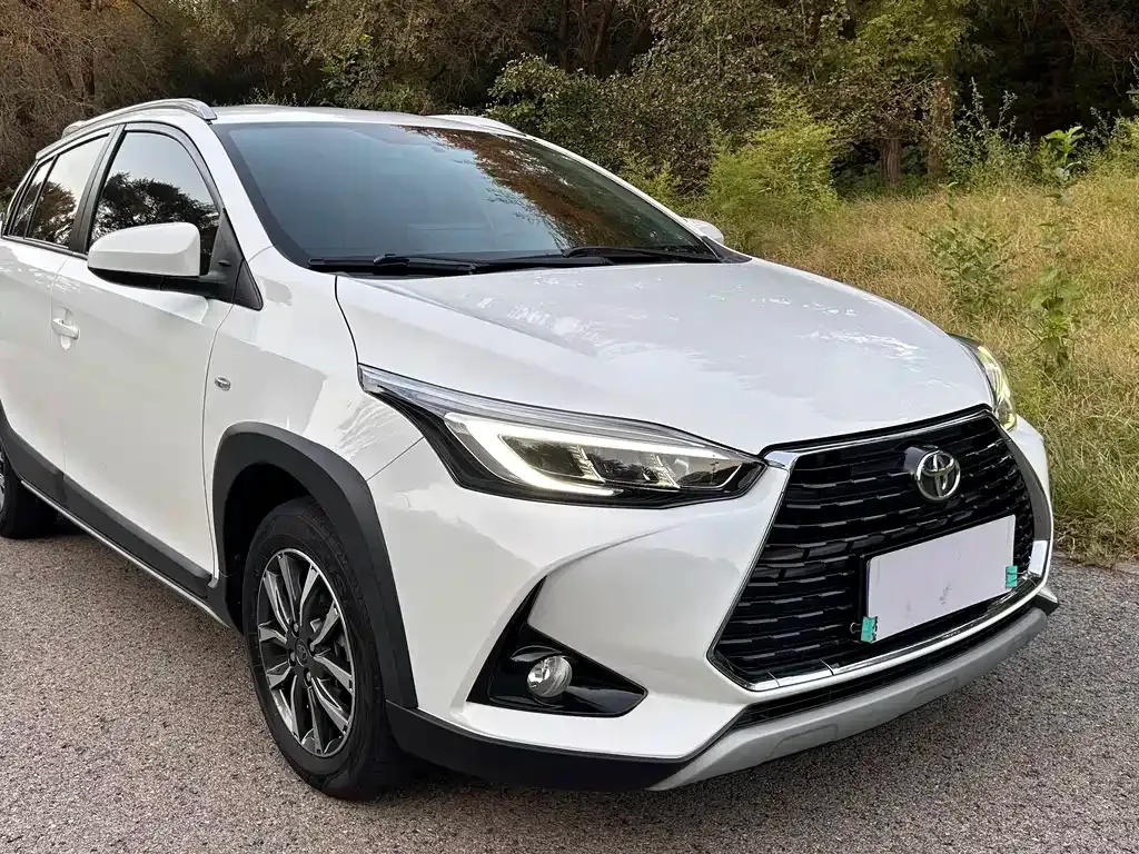 Toyota Yaris L — фото 7