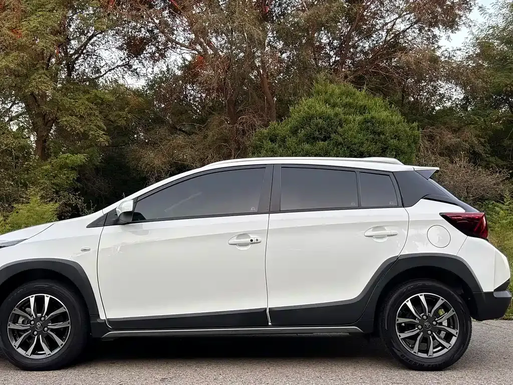 Toyota Yaris L — фото 9