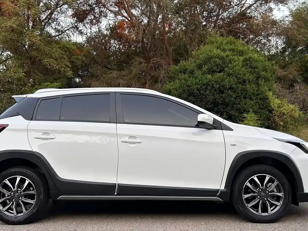 Toyota Yaris L — фото 8