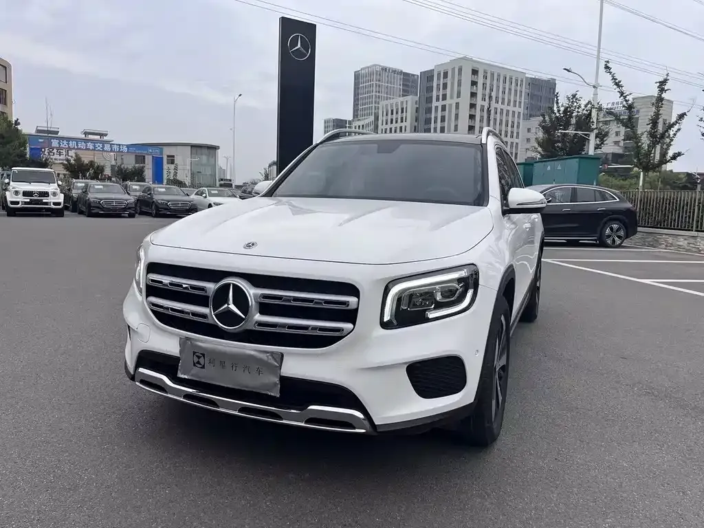 Mercedes-Benz GLB — фото 1