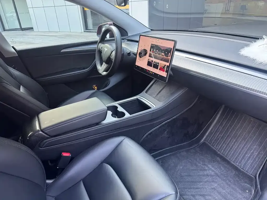Tesla Model Y — фото 4