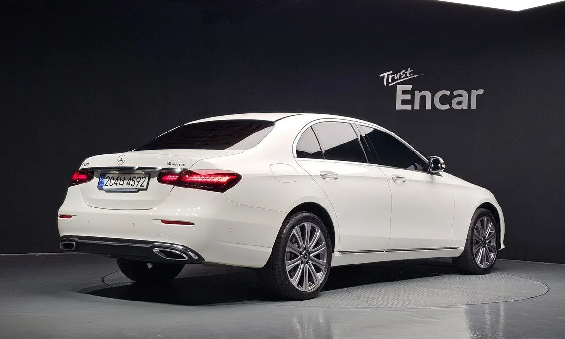 Mercedes-Benz E-Class — фото 2