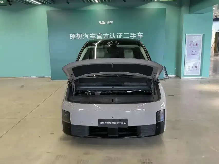 Li Auto MEGA — фото 3