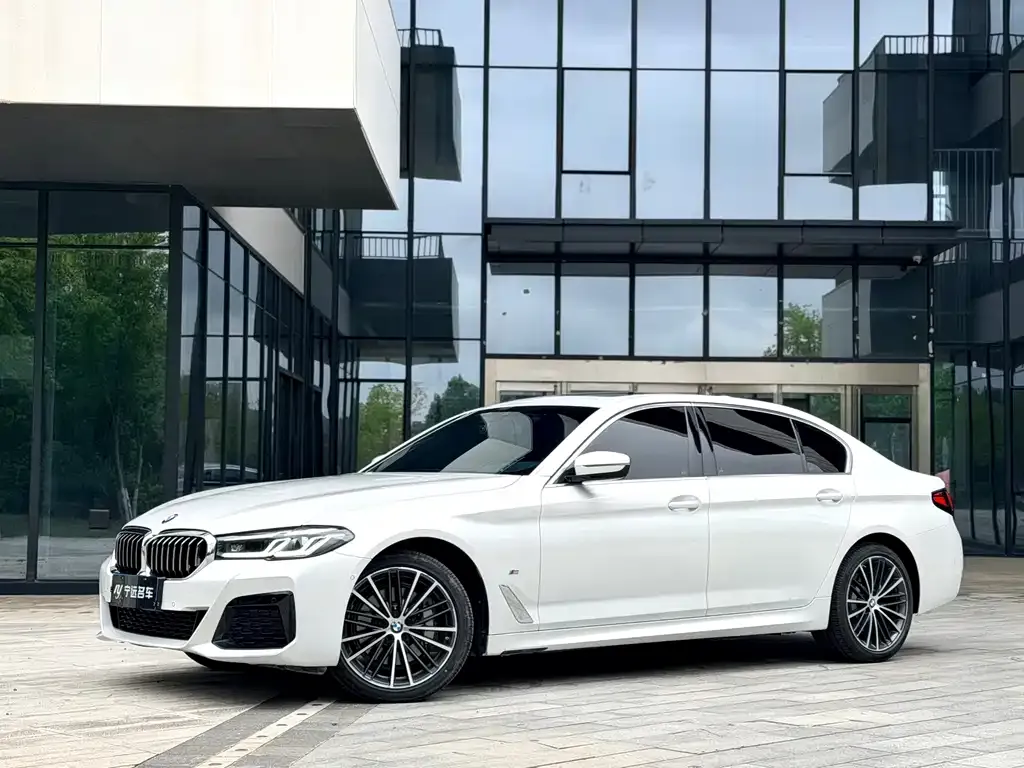 BMW 5 Series — фото 1