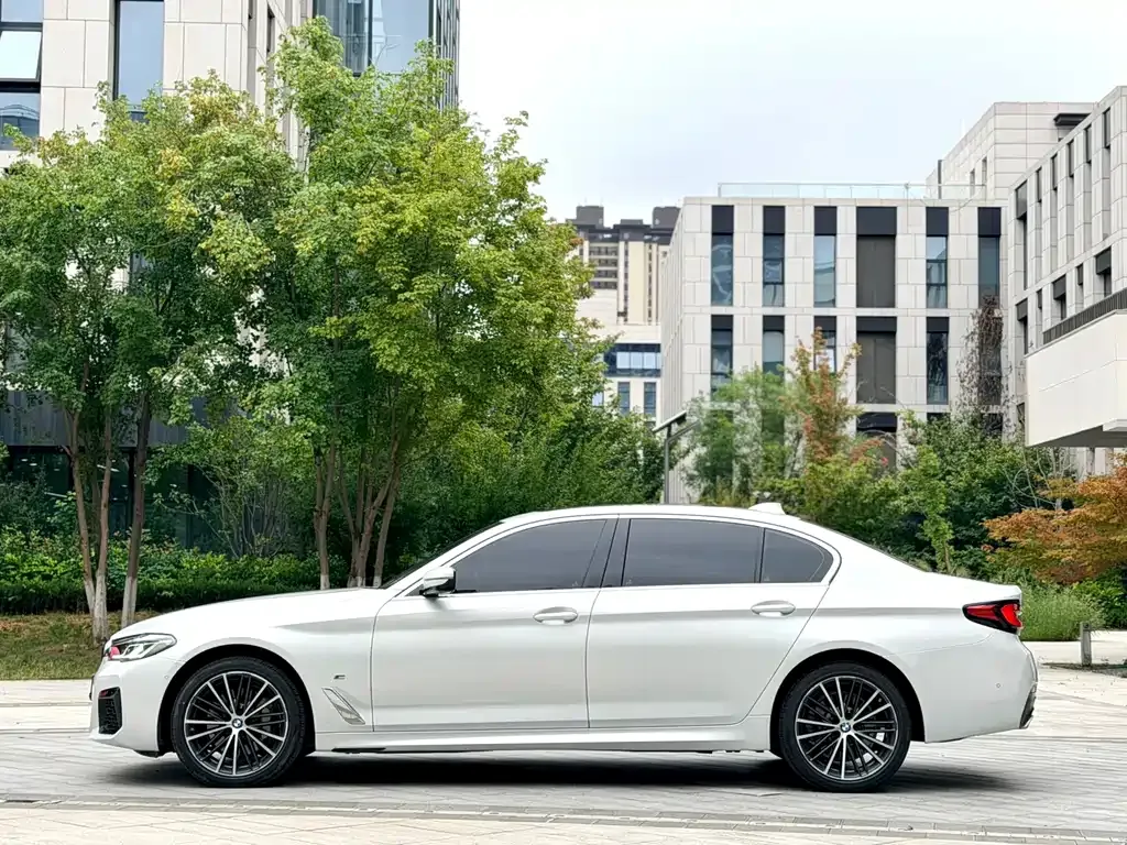 BMW 5 Series — фото 10