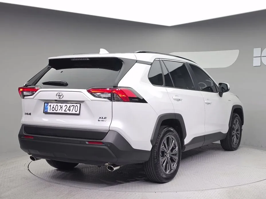 Toyota RAV4 — фото 9