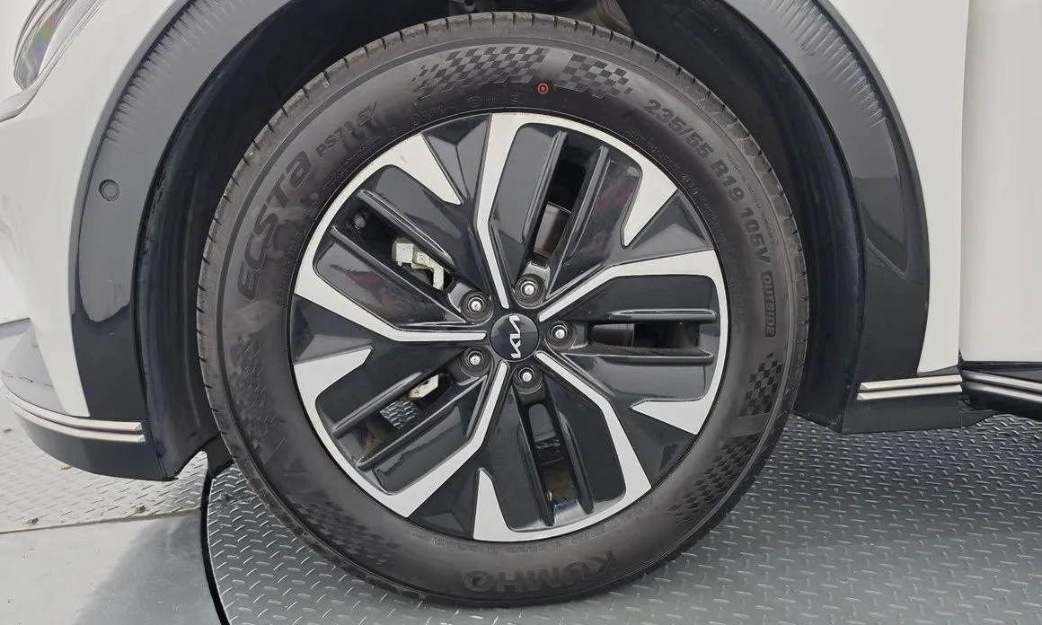 Kia EV6 — фото 6