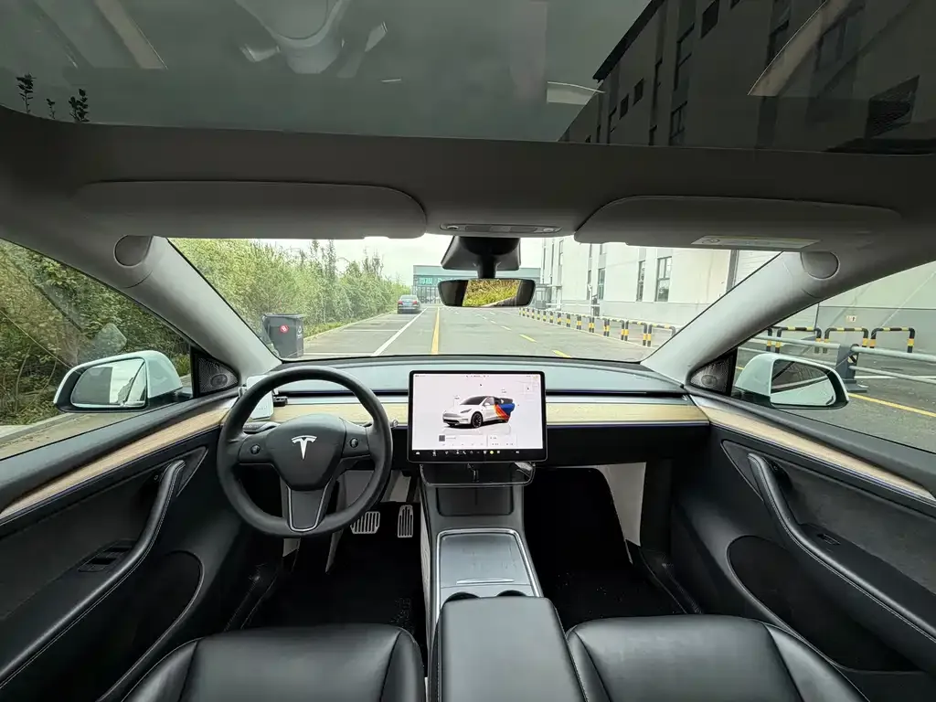 Tesla Model Y — фото 7