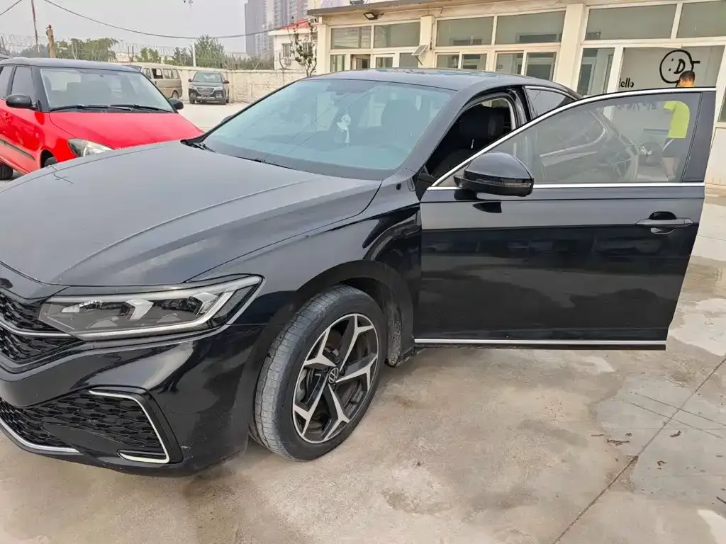 Volkswagen Passat — фото 1