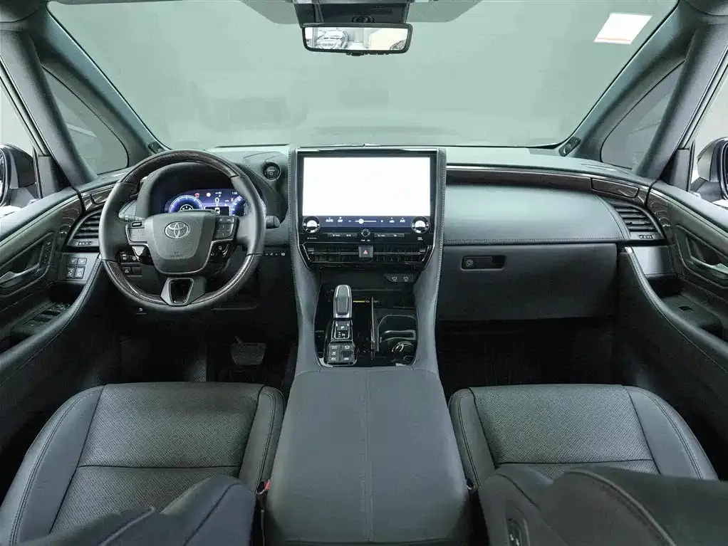 Toyota Alphard — фото 9