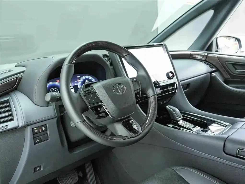 Toyota Alphard — фото 3