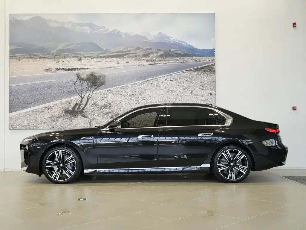 BMW i7 — фото 7
