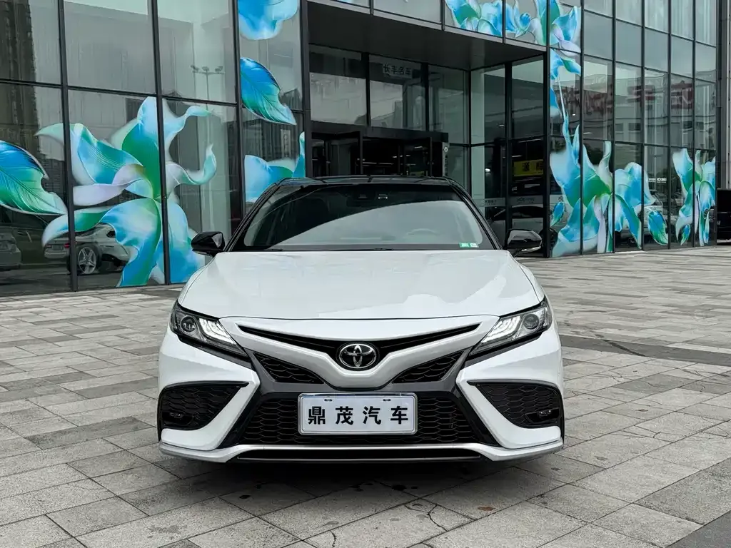 Toyota Camry — фото 5