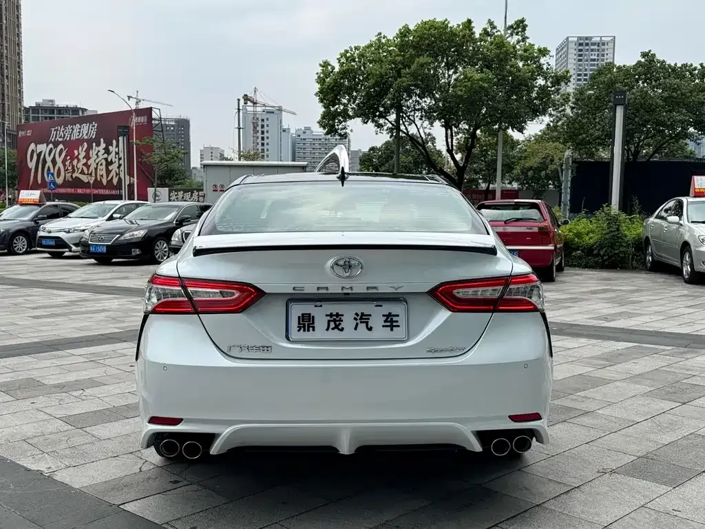 Toyota Camry — фото 4