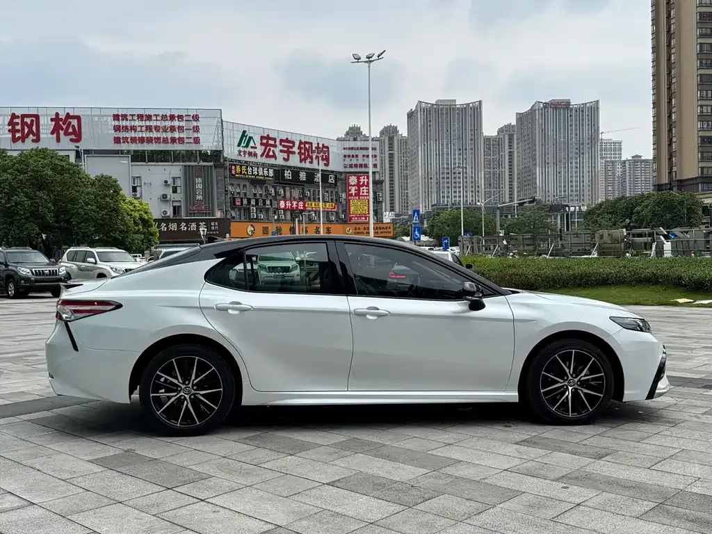 Toyota Camry — фото 6
