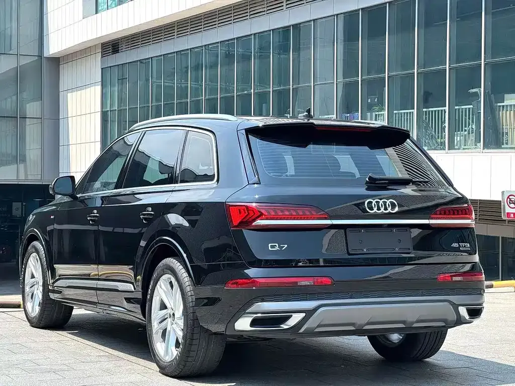Audi Q7 — фото 8