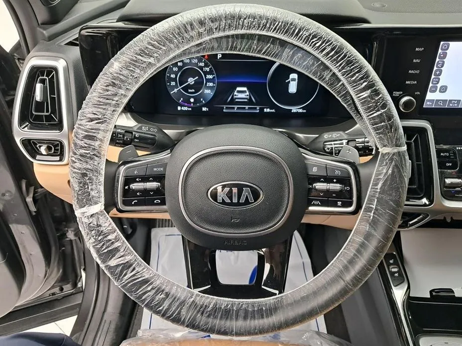 Kia Sorento — фото 10