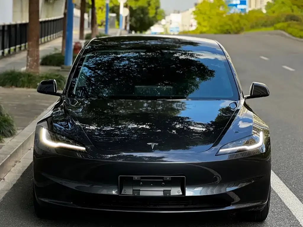 Tesla Model 3 — фото 10
